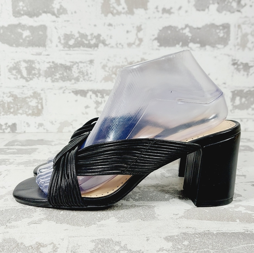 NEW Adrienne Vittadini Annalee Black Faux Leather Slip On Block Heel Sandal X488